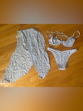 Hollister Women’s Swim Floral Print Cheeky Bikini Set Bathing Suit Sarong sz M